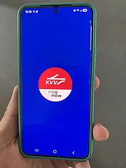 Ein Smartphone mit dem Startbildschirm der App KVV.regiomove