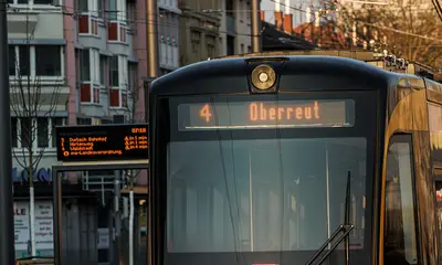 Tramlinie 4 von hinten.