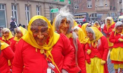 Narrengruppe beim Fastnachtsumzug in Durlach